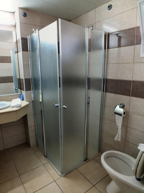 Sea Hotel And Restaurant Nahariya Room photo