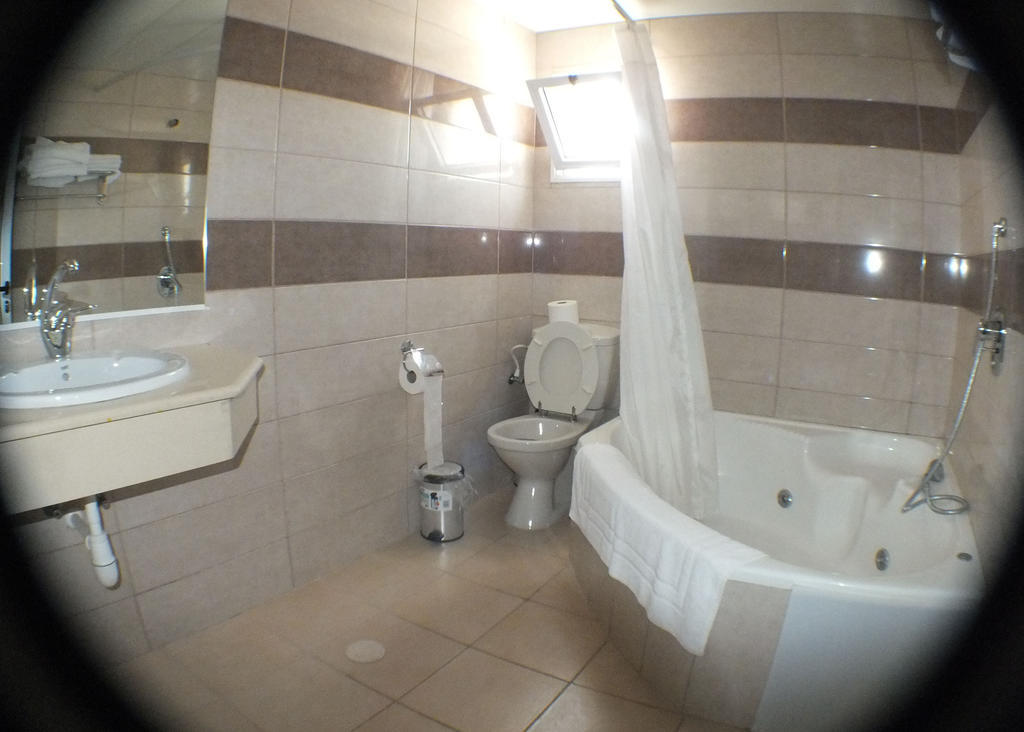 Sea Hotel And Restaurant Nahariya Room photo
